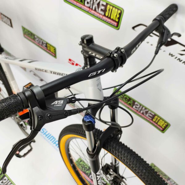 Bicicleta-guayaquil-mtb-montañera-talla-mega-bike-store-bike-shimano-gti-race-track-aro-29-aluminio-gris-naranja.