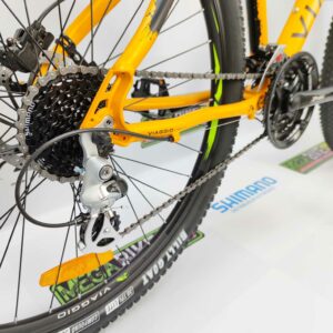 Bicicleta-guayaquil-mtb-montañera-talla-mega-bike-store-bike-shimano-viaggio-route-593-aro-27.5-aluminio-negro-naranja